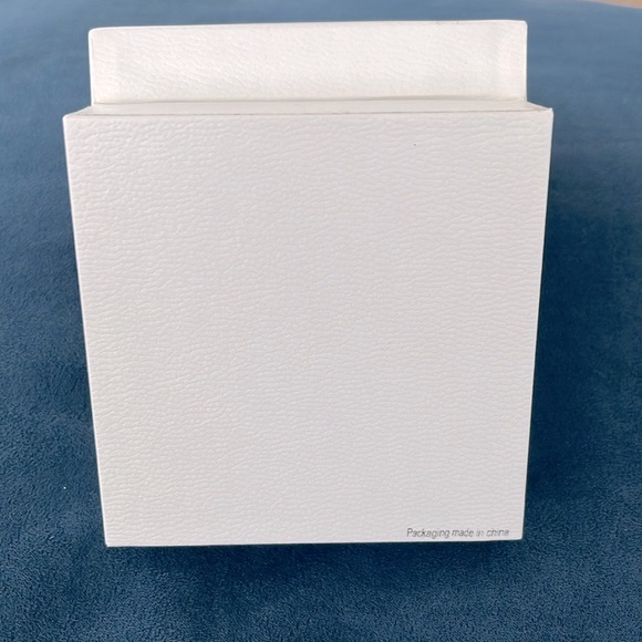 Authentic Pandora Box with Pouch (standard for bracelet or necklace) - Picture 7 of 7